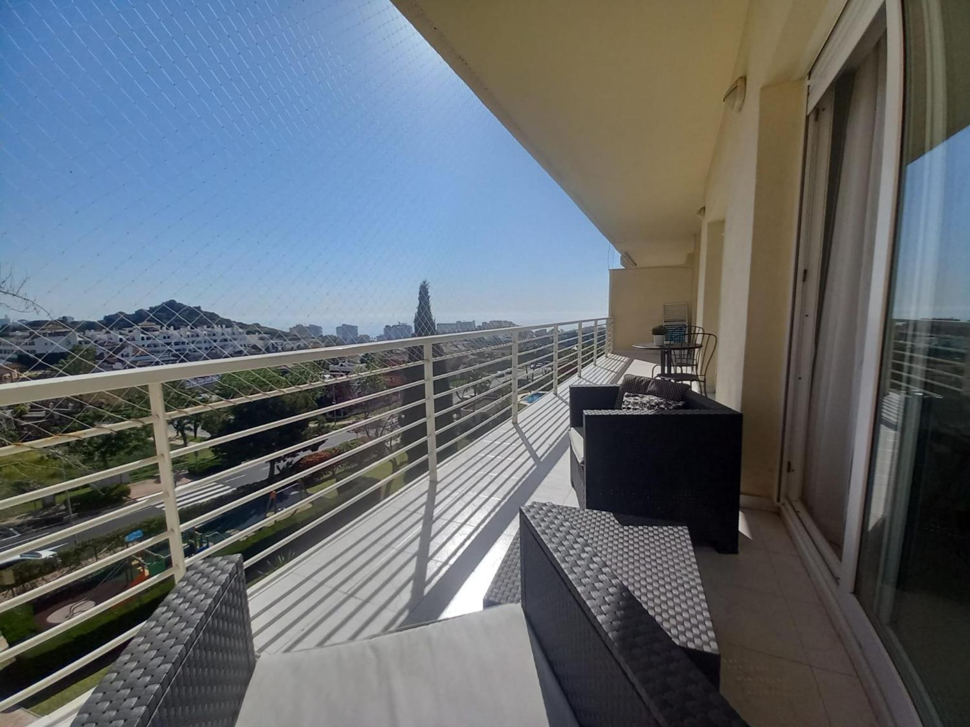 Appartement Amplio, Luminoso Y Moderno Con Amplia Terraza Y Hermosas Vistas En Exclusiva Urbanizacion *