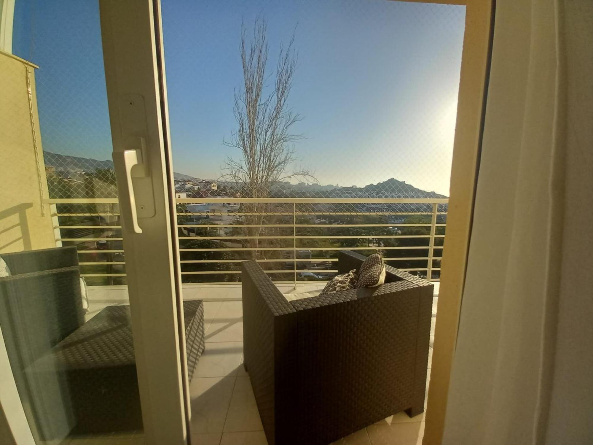 Appartement Amplio, Luminoso Y Moderno Con Amplia Terraza Y Hermosas Vistas En Exclusiva Urbanizacion