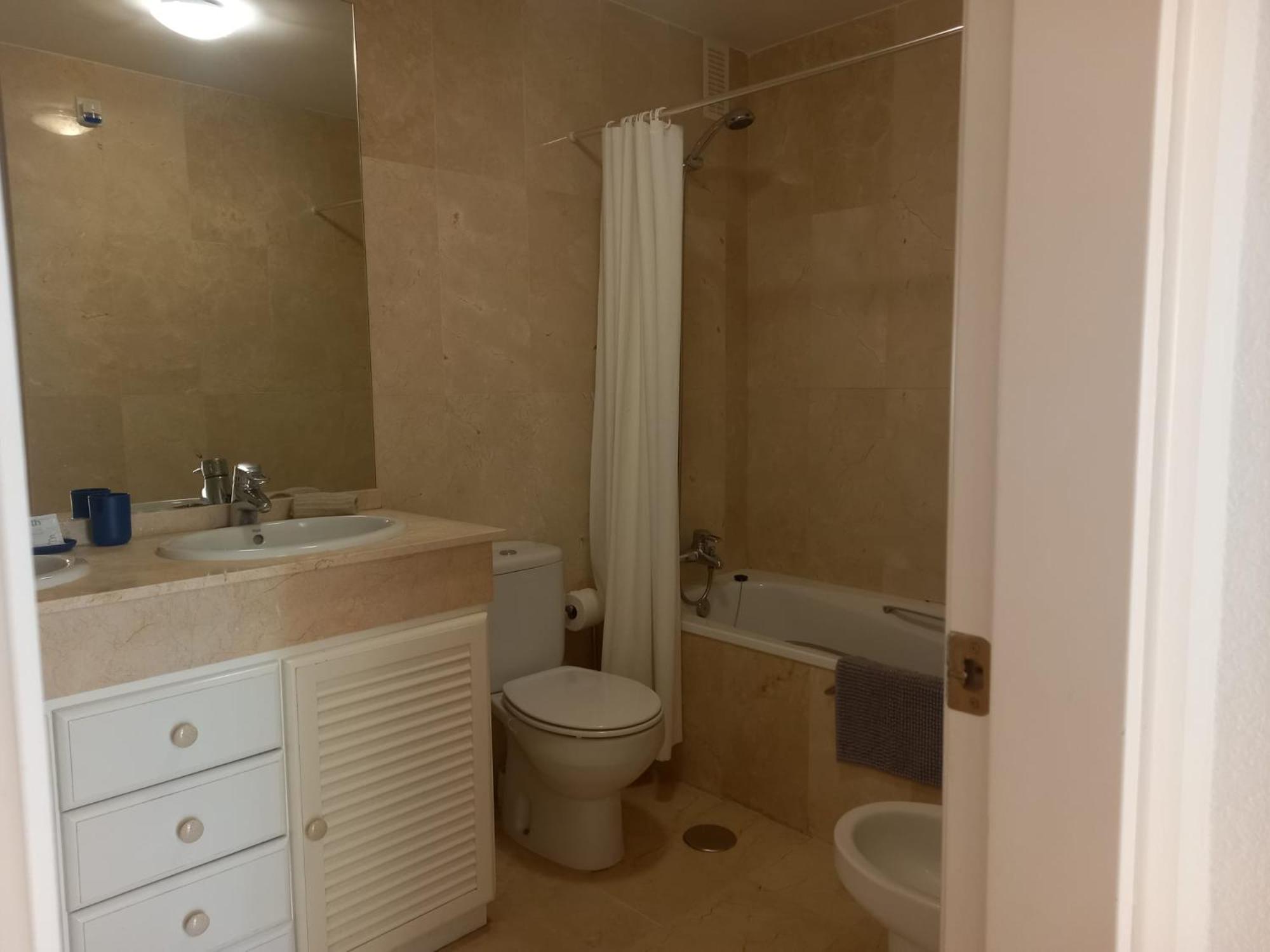 Amplio, Luminoso Y Moderno Con Amplia Terraza Y Hermosas Vistas En Exclusiva Urbanizacion Appartement *