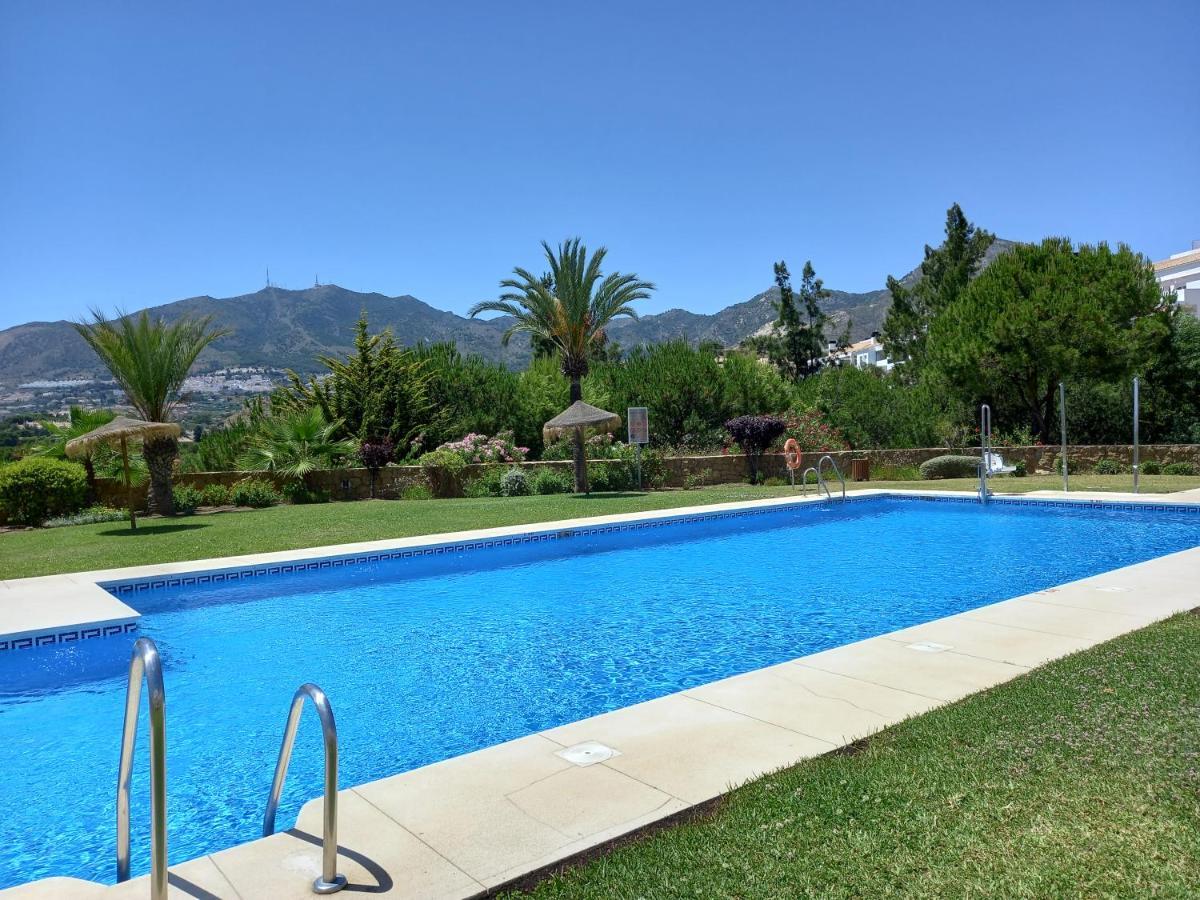 Amplio En Exclusiva Urbanizacion Golf Torrequebrada Con Vista Al Mar