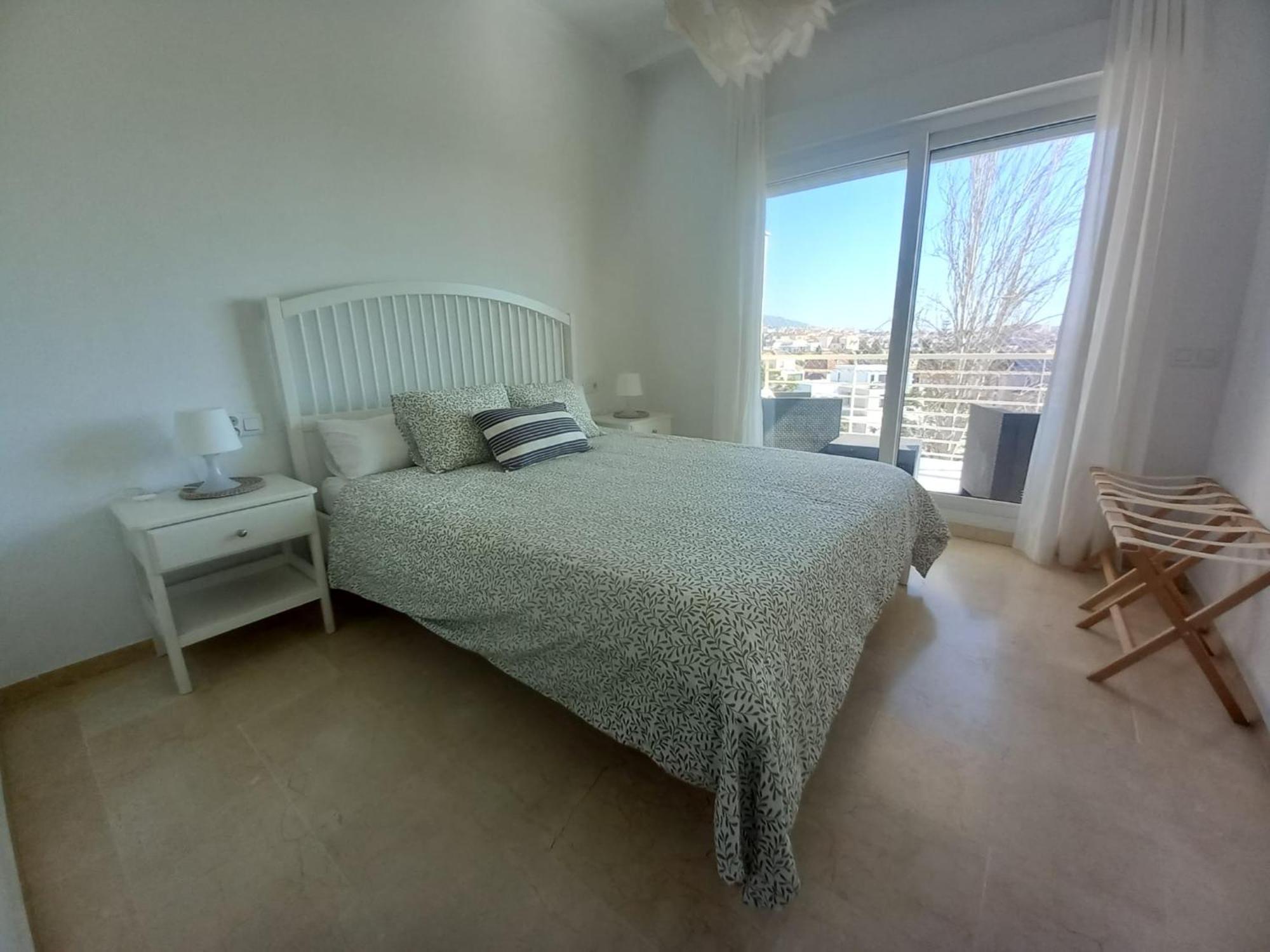 Amplio, Luminoso Y Moderno Con Amplia Terraza Y Hermosas Vistas En Exclusiva Urbanizacion